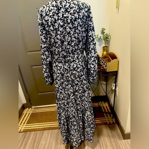 Beautiful Women dress - Picture 2 of 7